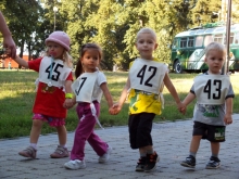 Večerný beh zdravia oživili parašutisti