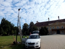 Pod kamerami