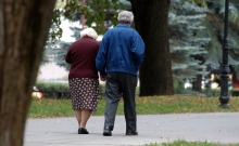Seniori podávajú žiadosti o úľavu z poplatku