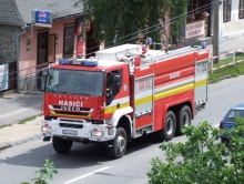 Na D2 odkláňajú pre požiar dopravu 