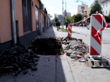 Fotoobjektívom - chodník pri Bašte už opravujú